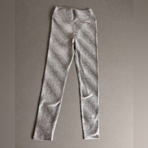 Peloton women’s leggings- Large- NWT-Show UP foil color